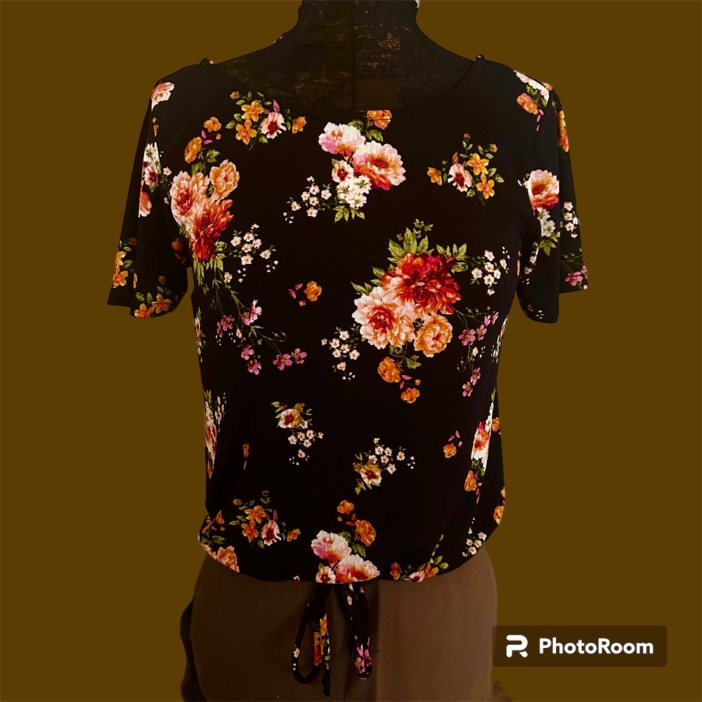 Pre-loved pretty little top Size Small